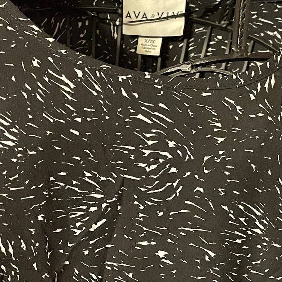 Top - Picture 2 of 3